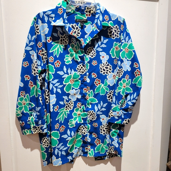 Banana Republic Tops - Banana Republic Split Back Blouse